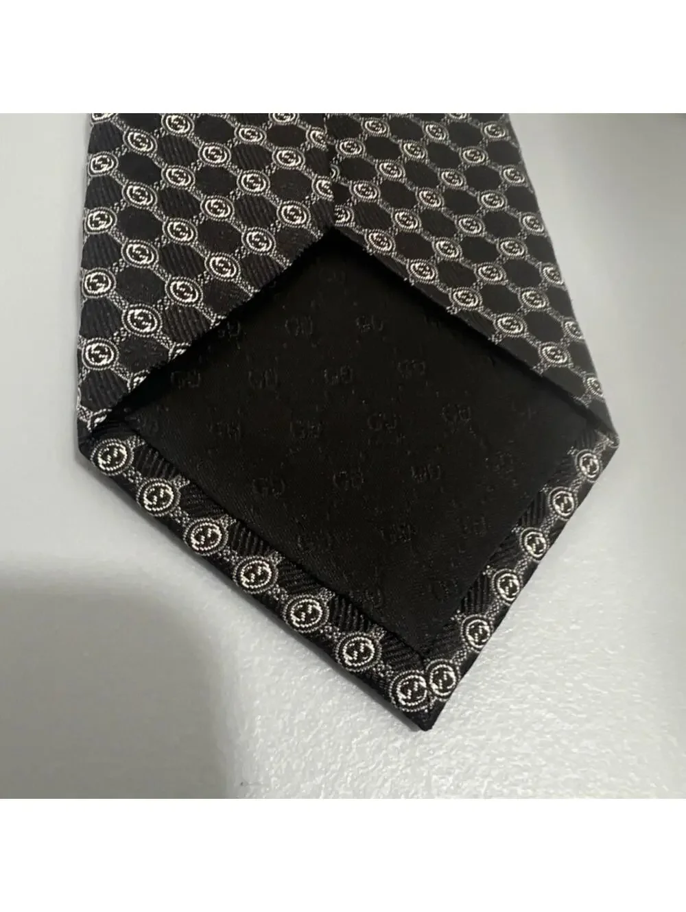 NEW WITH TAGS Gucci Men's Black & Gray Logo Argyle Silk Tie $249 - Picture 8 of 9